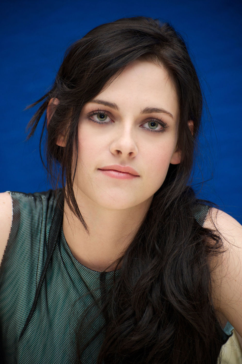 Illustration for article titled Kristen Stewart is a witch